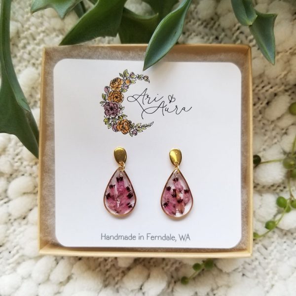 Add a touch of whimsy to your wardrobe with these unique one of a kind dried pink flower earrings that have been made with high quality resin.