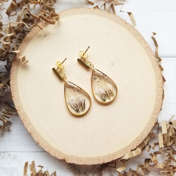 These elegrant dried wildflower drop earrings are one of a kind and will add beauty and texture to your favorite outfit.