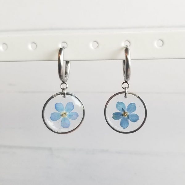 In addition to adding a pretty shade of blue to your accessories, Forget me not flowers are rich in symbolism. They symbolize true love and respect making this the perfect gift for someone special.