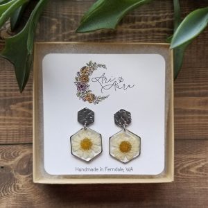 These hexagon dried chamomile flower earrings are the perfect botanical jewelry for someone who has a love of nature and flowers.
