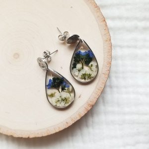 In addition to adding a pretty shade of blue to your accessories, Forget me not flowers are rich in symbolism. They symbolize true love making these raindrop dangle earrings the perfect gift for someone special.
