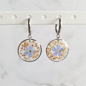 Add whimsical charm to your wardrobe with these dried flower bud wreath resin dangle earrings!