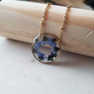 In addition to adding a pretty shade of blue to your accessories, Forget me nots are rich in symbolism. They symbolize true love and respect making this the perfect gift for someone special.