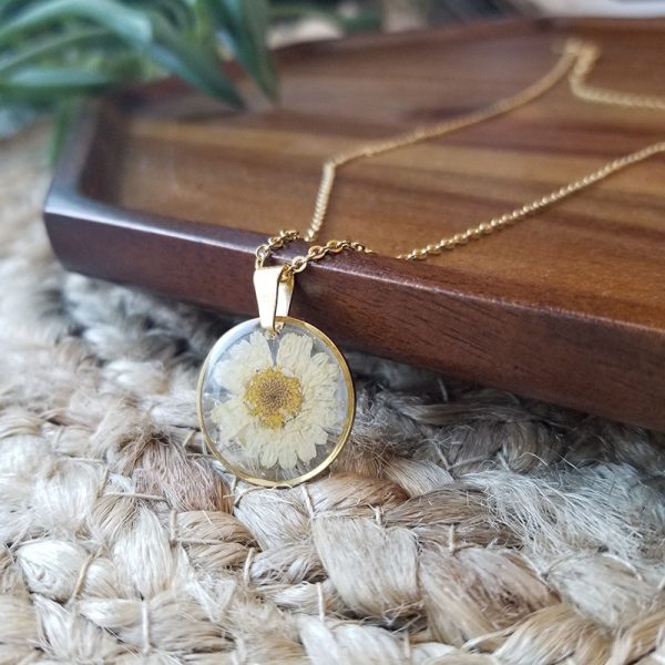 Intended to bring joy and healing the Chamomile flower is one of the first to open to the sun each morning. This pressed chamomile dried flower necklace will surely bring a smile to your face.