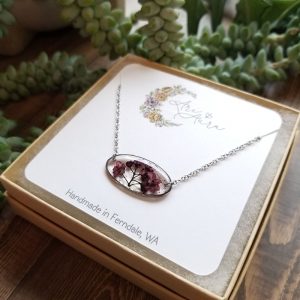 Real pressed Spirea bush buds encased in high quality resin to form a pressed flower resin necklace will surely inspire a love of nature and will make the perfect gift for anyone who loves flowers.