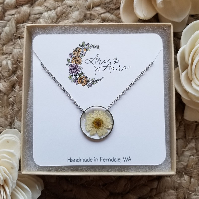 Gold Pressed Flower Necklace Dried Flower Jewelry Real Flower Necklace  Daisy Necklace Bridesmaid Jewelry - Etsy Canada | Dried flower jewelry, Pressed  flower necklace, Flower jewellery