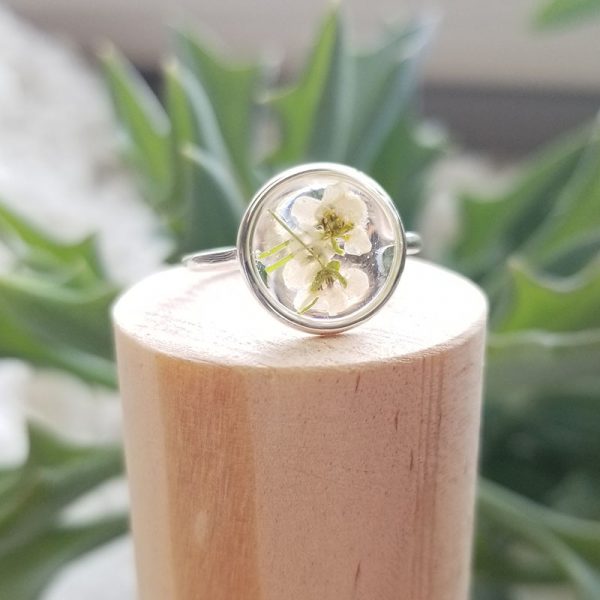 This Dried Alyssum Flower silver ring adds a touch of whimsy to your accessories collection.