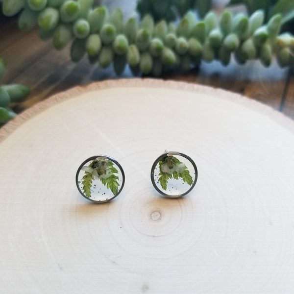 Take a little bit of nature with you wherever you go with these dried fern earring studs made with high quality resin.